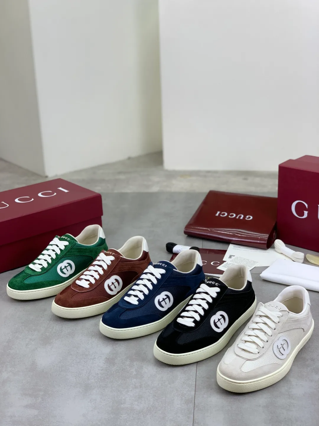 Men's shoes 💰P562 New GUCCI classic design moral training element catwalk model, matching version of top quality moral training shoes for men and women. Epoxy logo process is concave and convex, matching oil edge technology, punched cowhide cloth surface, suede cowhide surface splicing, breathable and not stuffy, the original overlasted shoe model is comfortable on the feet.  Fabric: Matched leather + cloth + mesh Lining: Water-dyed sheepskin Foot: Water-dyed sheepskin Outsole: Original molded TP matching environmentally friendly material Packaging: Top counter full set of packaging Female 35-42 (Female 41.42. Customized) Male 39-46 (46 customized)